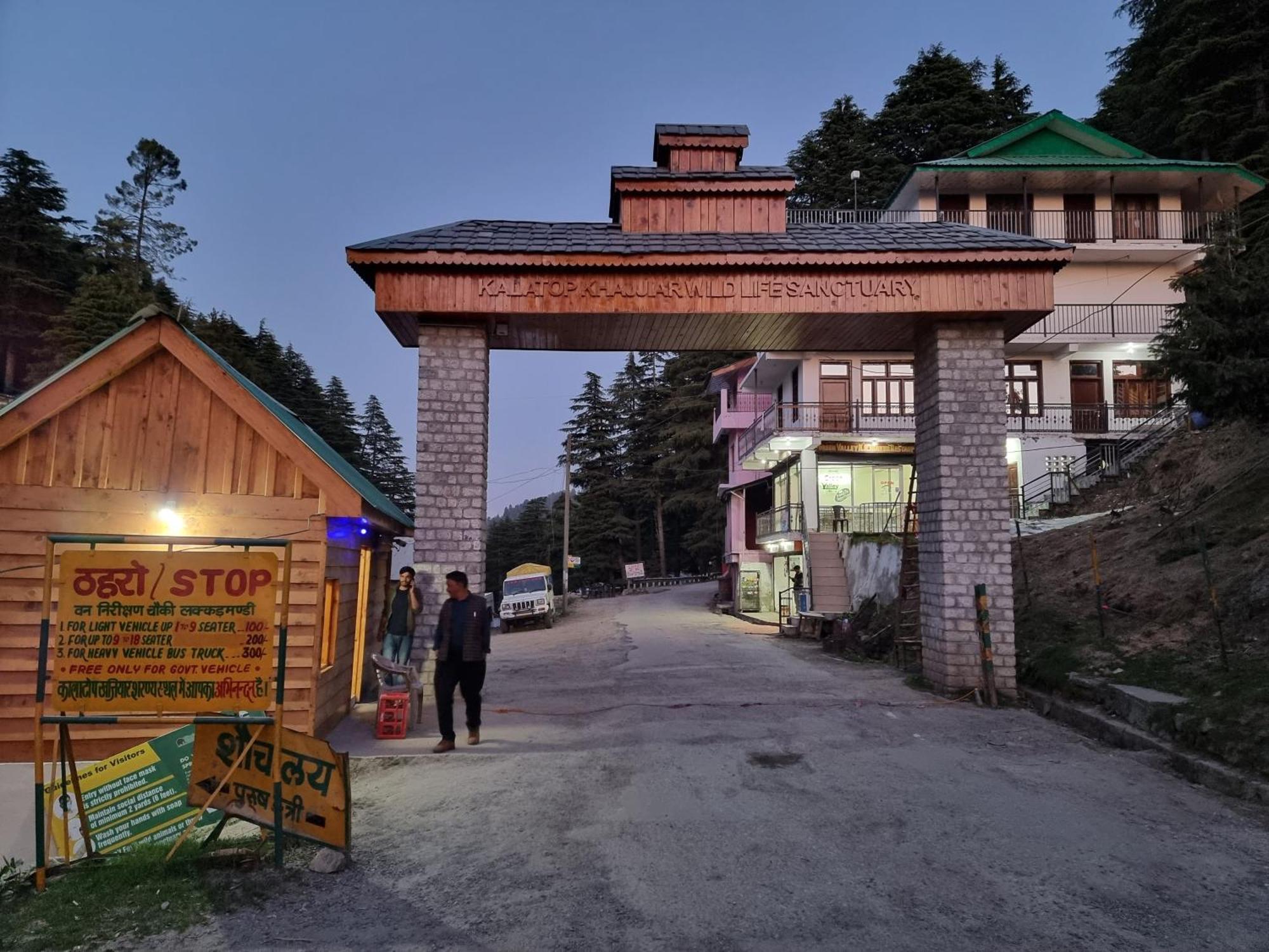 Forest Vibes Kalatop-Rooms And Restaurant Dalhousie Dış mekan fotoğraf