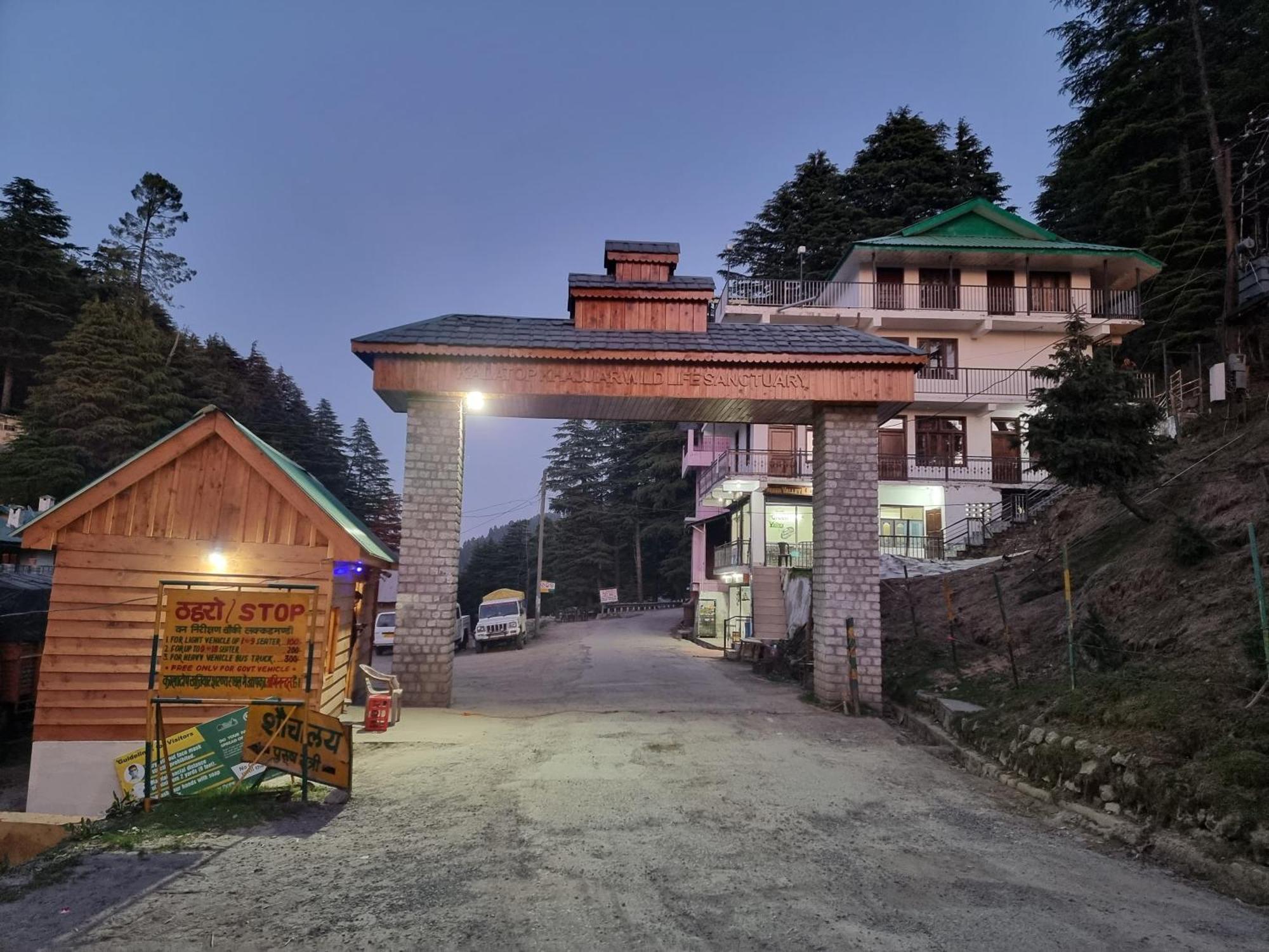 Forest Vibes Kalatop-Rooms And Restaurant Dalhousie Dış mekan fotoğraf