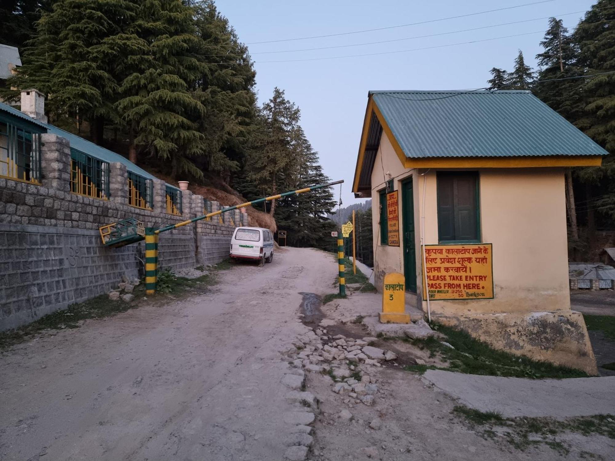 Forest Vibes Kalatop-Rooms And Restaurant Dalhousie Dış mekan fotoğraf